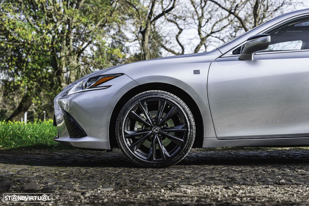 Lexus ES 300h Sport - 7