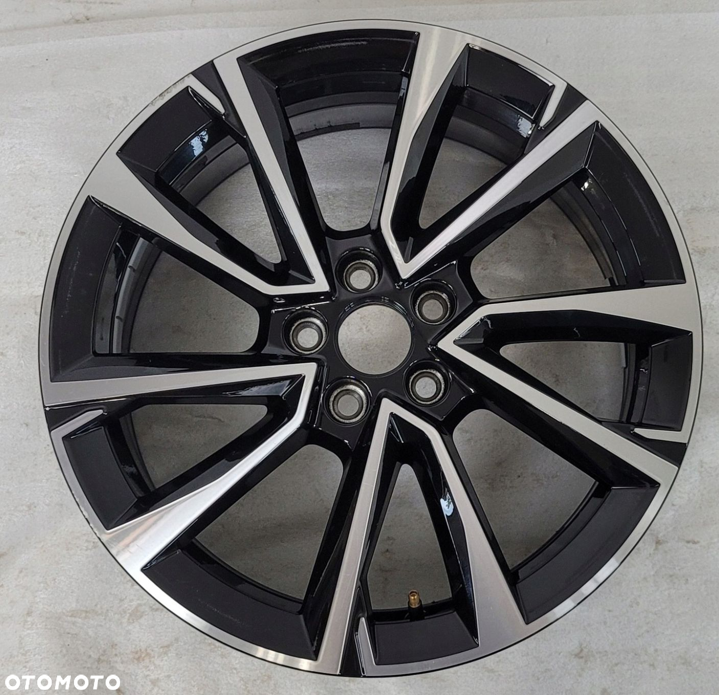 FELGA SKODA FABIA IV 2021- 7X17 ET51 5X100 6VA601025 - 3