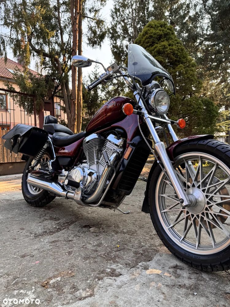 Suzuki Intruder - 11