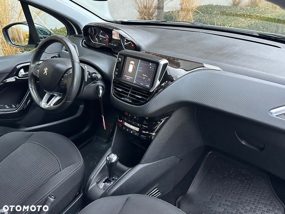 Peugeot 208 - 25