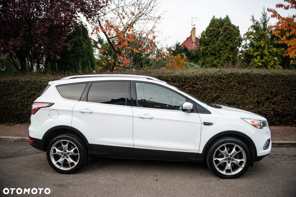 Ford Kuga 2.0 TDCi 2x4 Titanium - 4
