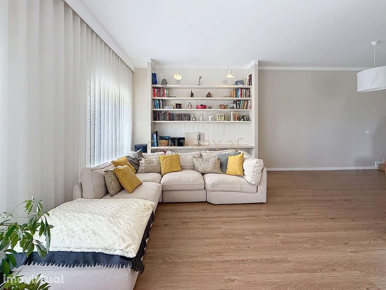 Moradia isolada e terreno com projeto aprovado para 4 moradias a 5 min - Grande imagem: 5/60