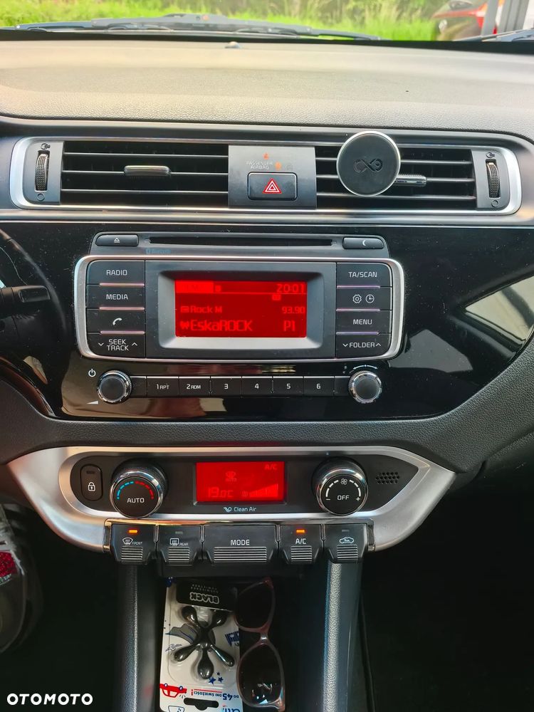 Kia Rio 1.2 M - 10