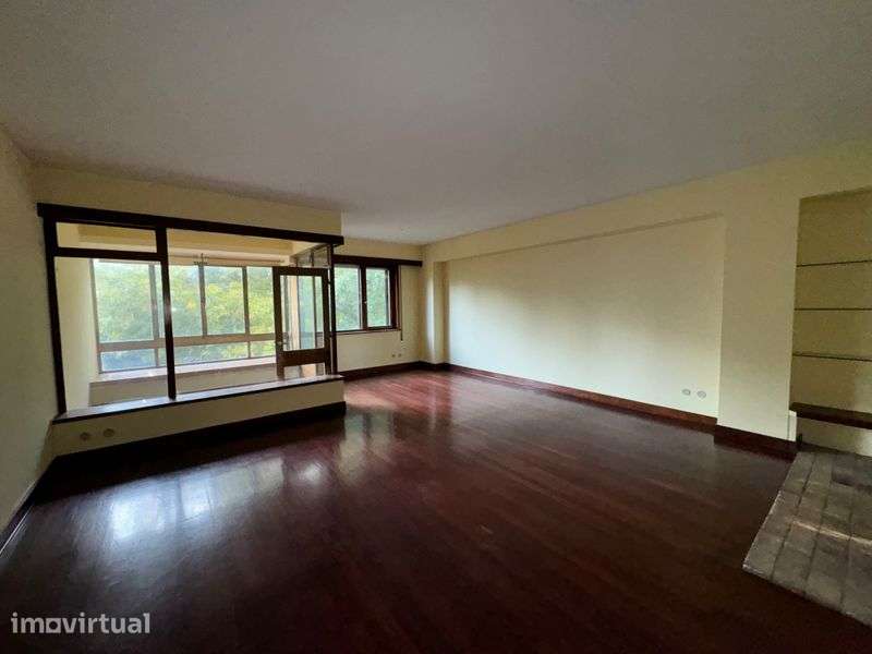 Vende Apartamento T4 Lordelo do Ouro - Grande imagem: 3/12