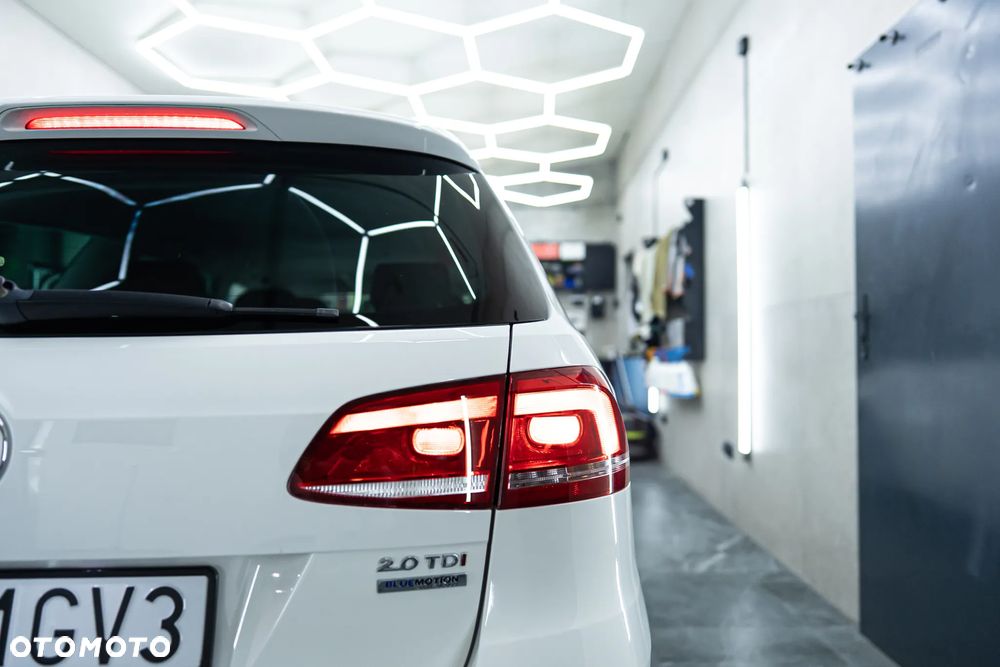 Volkswagen Passat 2.0 TDI DSG BlueMotion Technology R-Line - 13