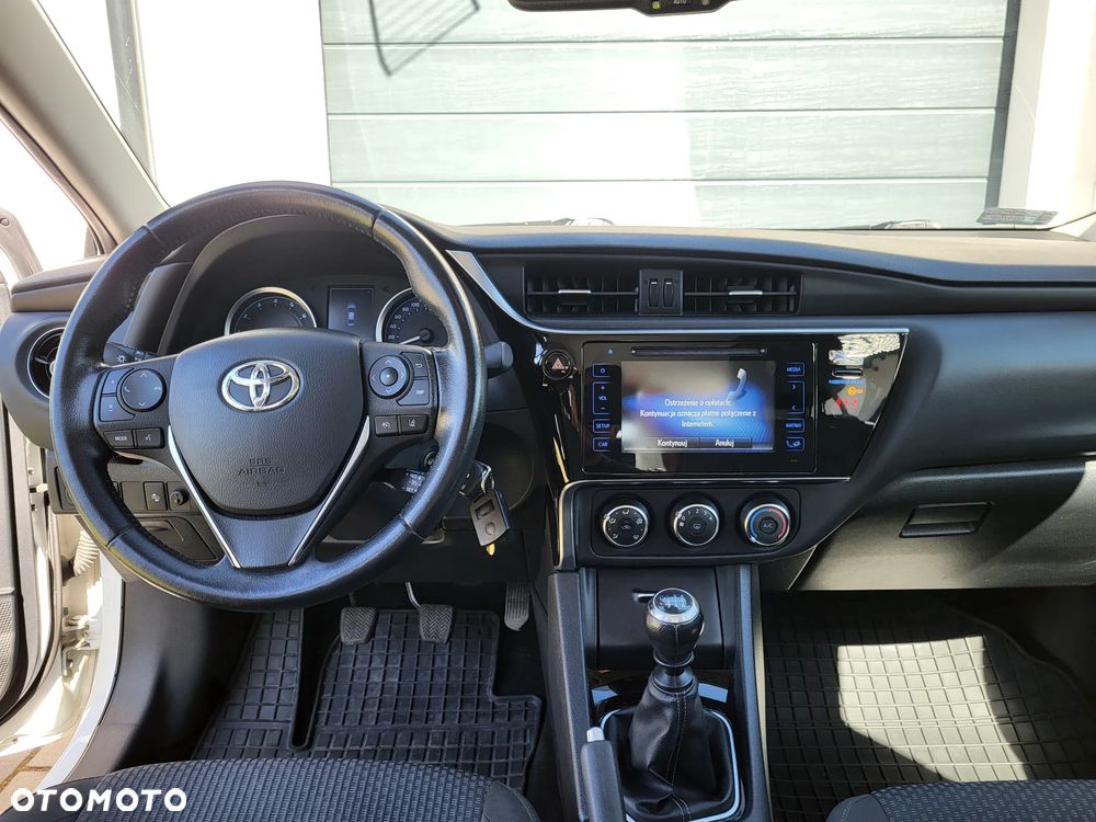 Toyota Corolla 1.6 Classic Plus - 11