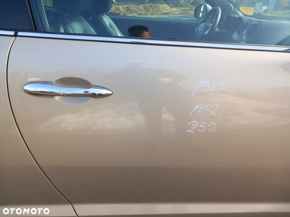 ALFA ROMEO MITO DRZWI PRAWE PRZEDNIE PRAWY PRZÓD KOLOR: 252 - 2