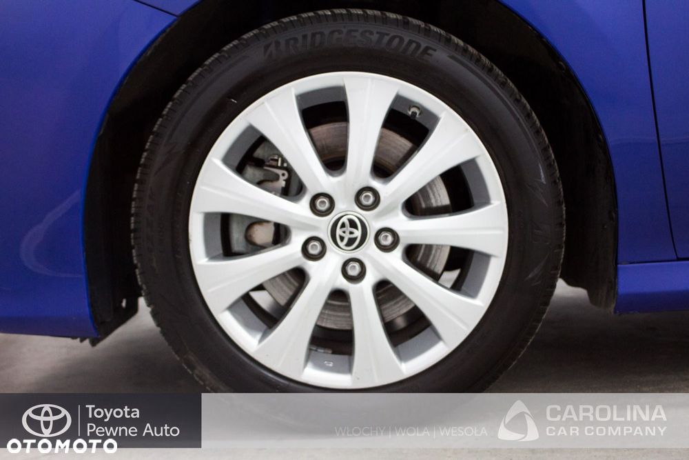 Toyota Camry - 17