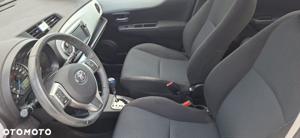 Toyota Yaris Hybrid 100 Dynamic - 12