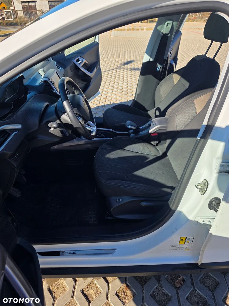 Peugeot 2008 PureTech 82 Style - 32
