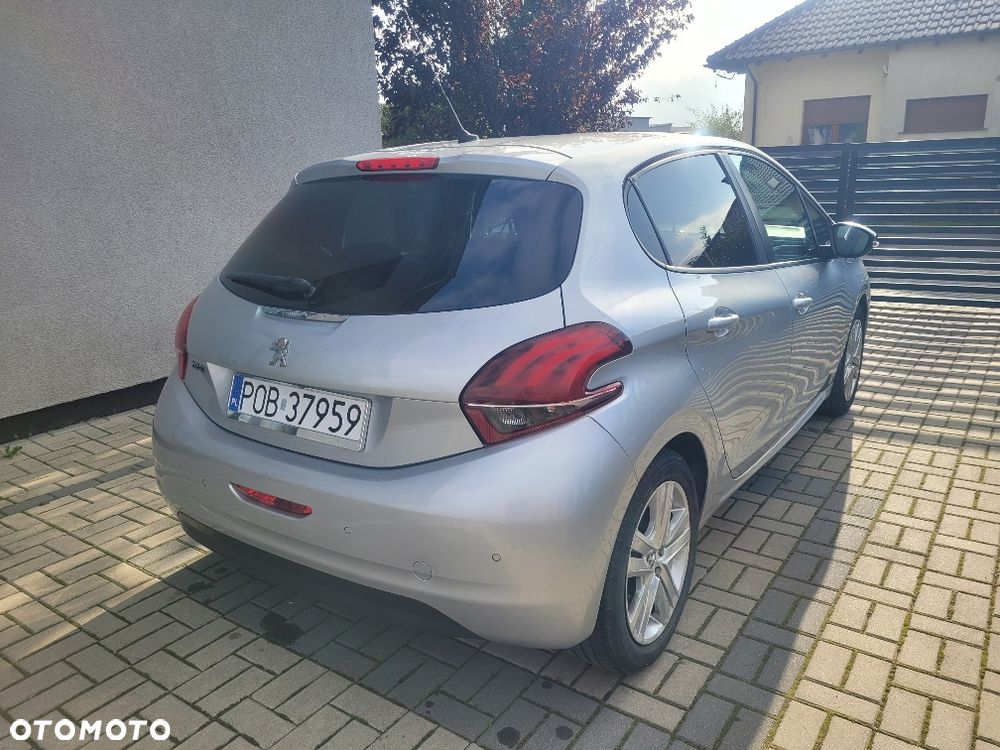 Peugeot 208 2018 photo 3