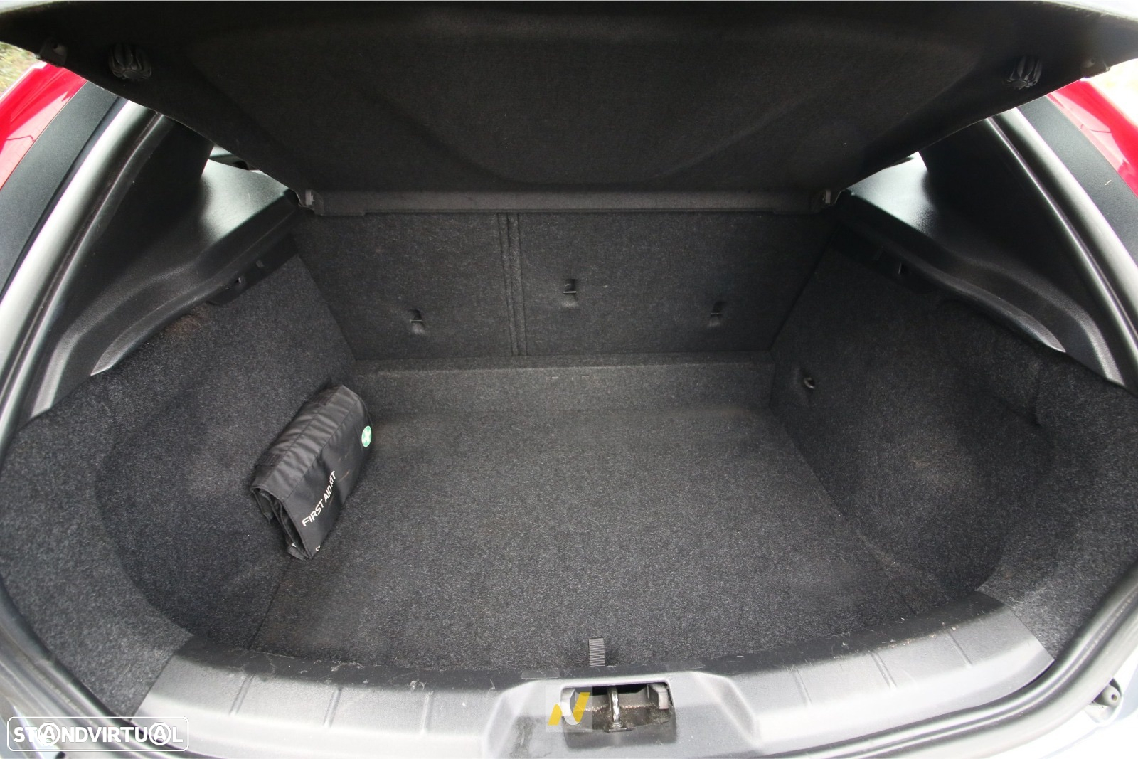 Volvo V40 1.6 D2 Momentum Powershift Eco - 22