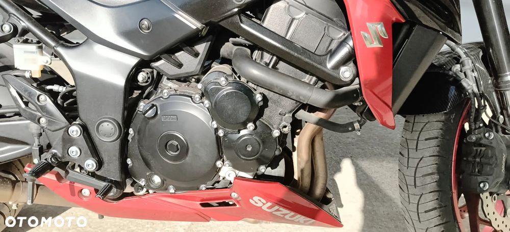 Suzuki GSX - 13