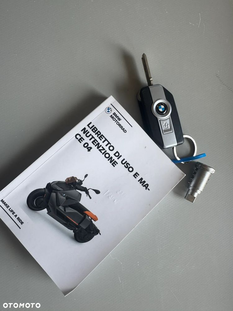 BMW CE 04 - 24