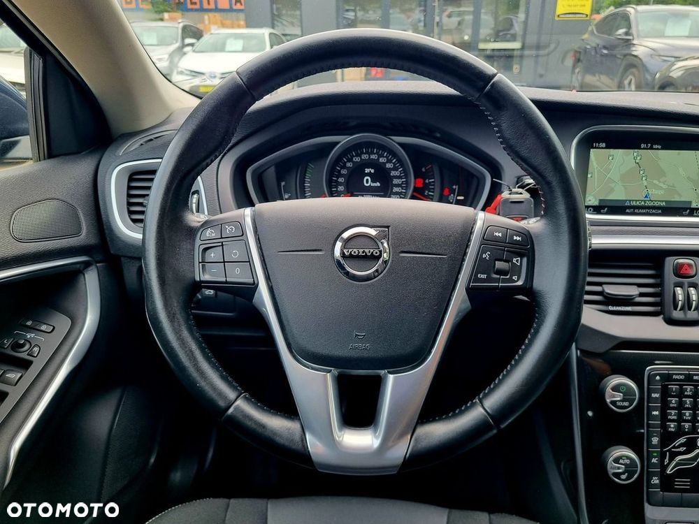 Volvo V40 D2 Momentum - 16