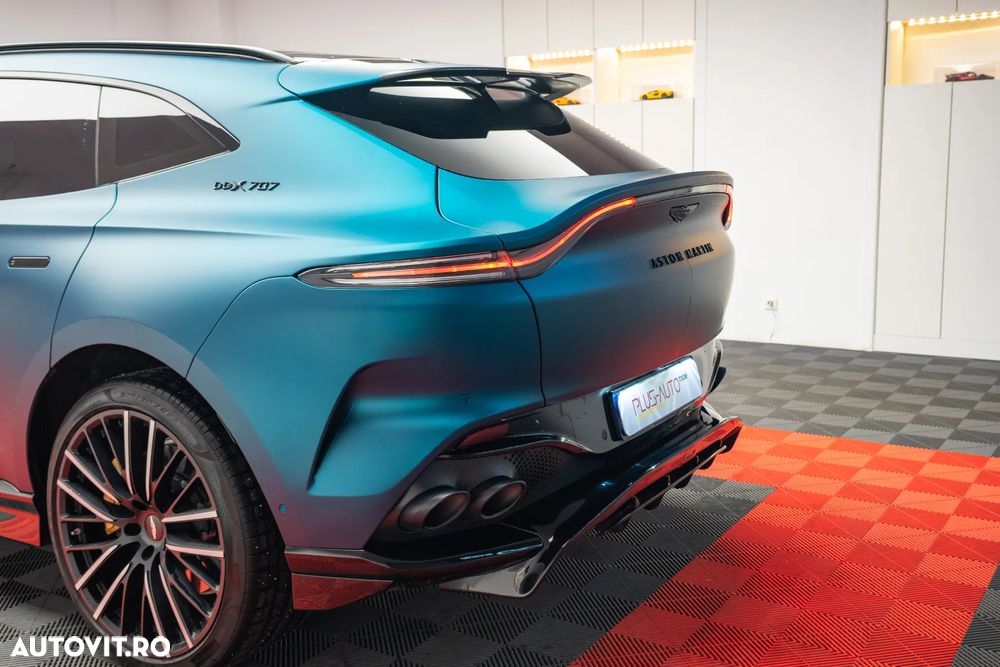 Aston Martin DBX - 6