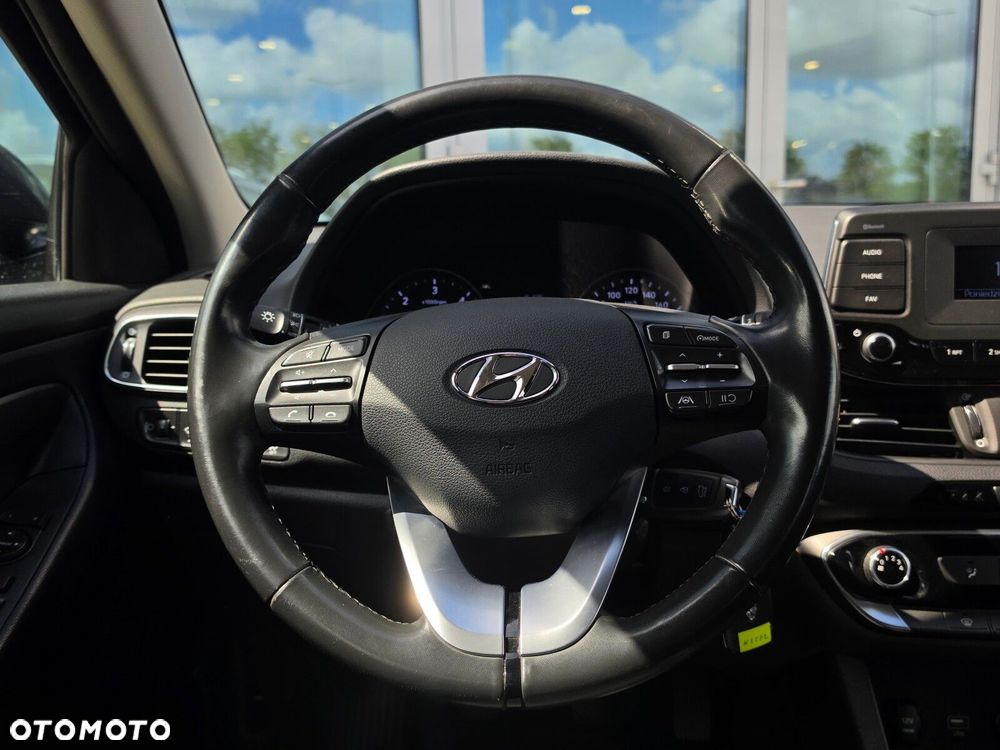 Hyundai i30 1.6 D Classic + - 13