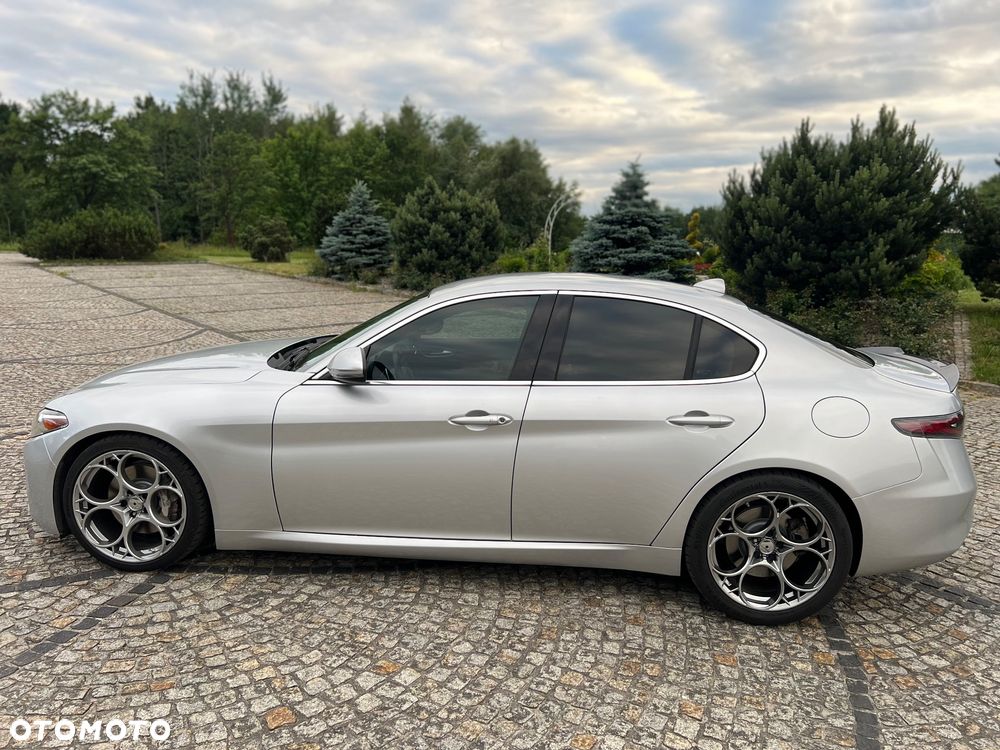 Alfa Romeo Giulia 2.0 Turbo 16V AT8 Veloce Ti - 8