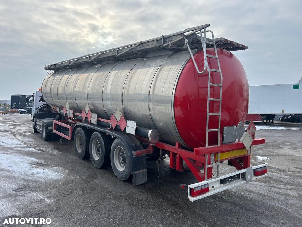 Feldbinder Cisterna,  33.000 l, 3 camere, factura externa - 2