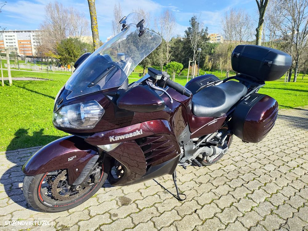Kawasaki GTR 1400 abs - 10