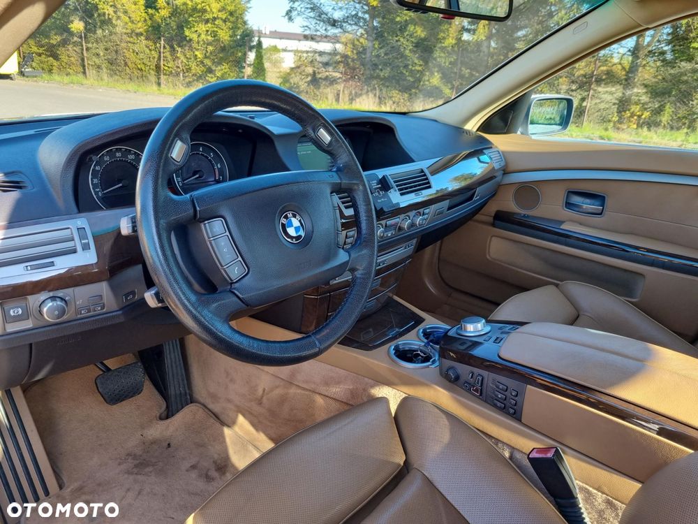BMW Seria 7 750i - 9