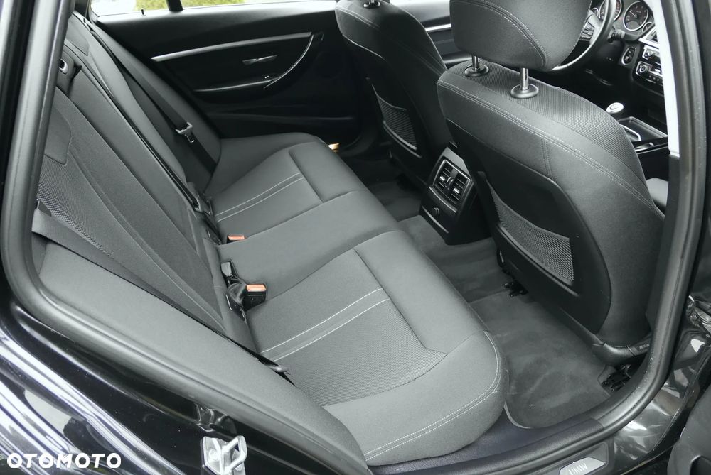 BMW Seria 3 318d Sport Line - 25