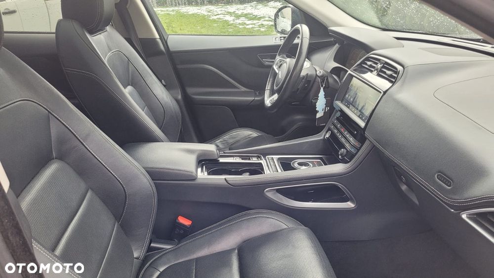 Jaguar F-Pace 20d AWD R-Sport - 12