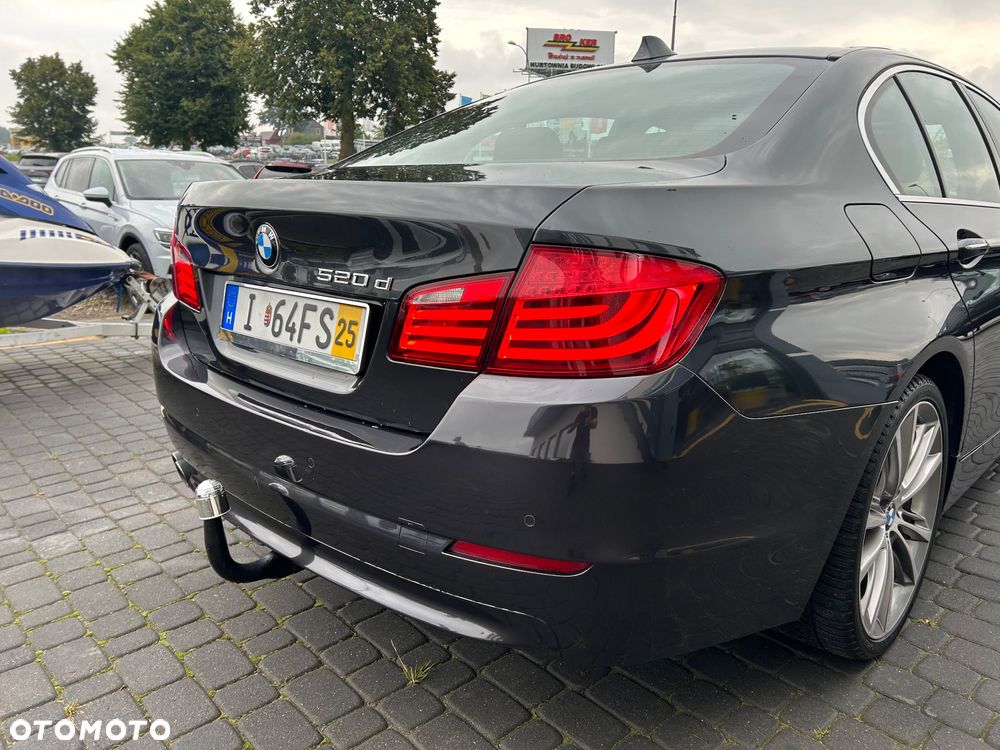 BMW Seria 5 518d Touring Luxury Line - 10