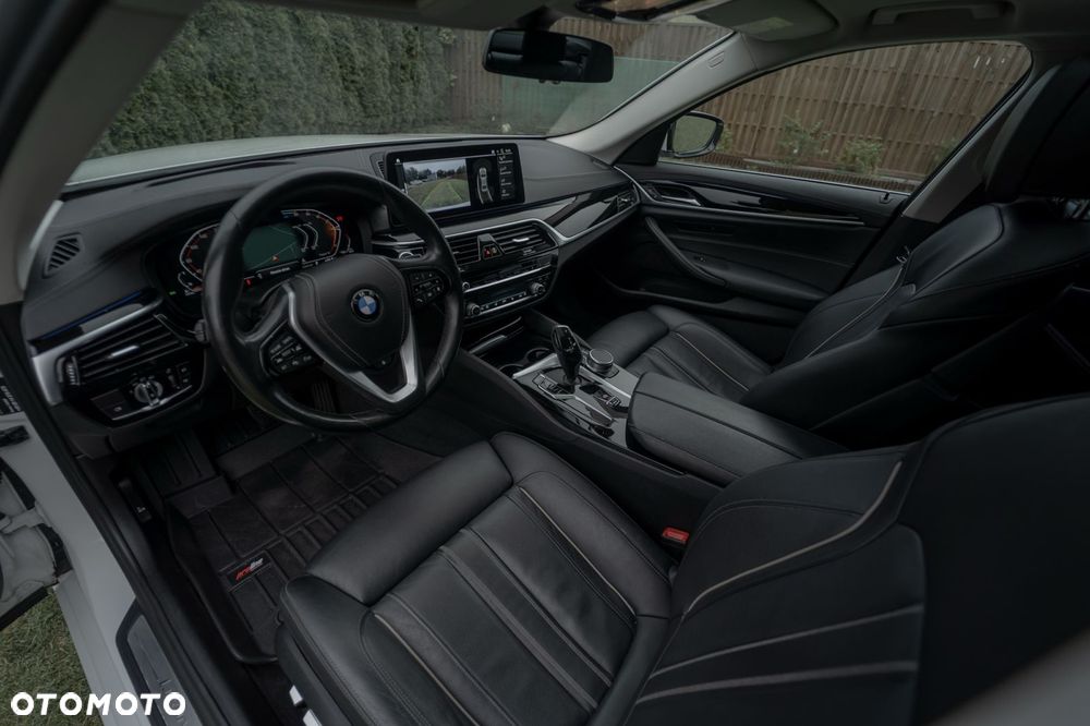 BMW Seria 5 520d xDrive Sport Line - 16