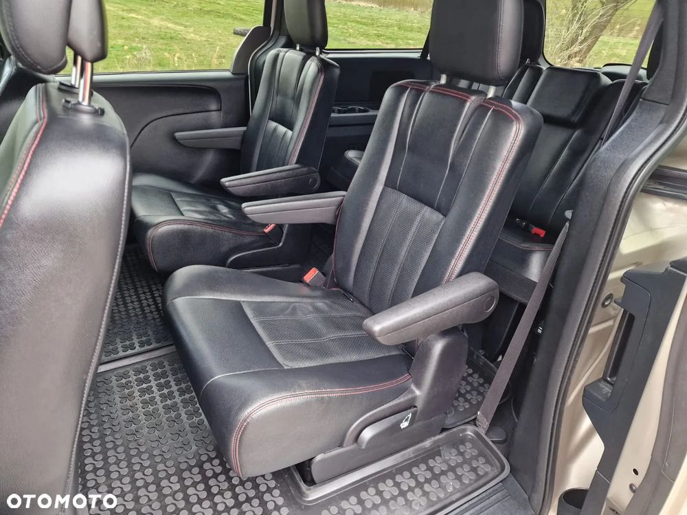 Dodge Grand Caravan 3.6 R/T - 12