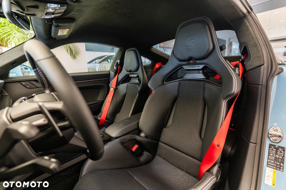 Porsche 911 GT3 Touring PDK - 9