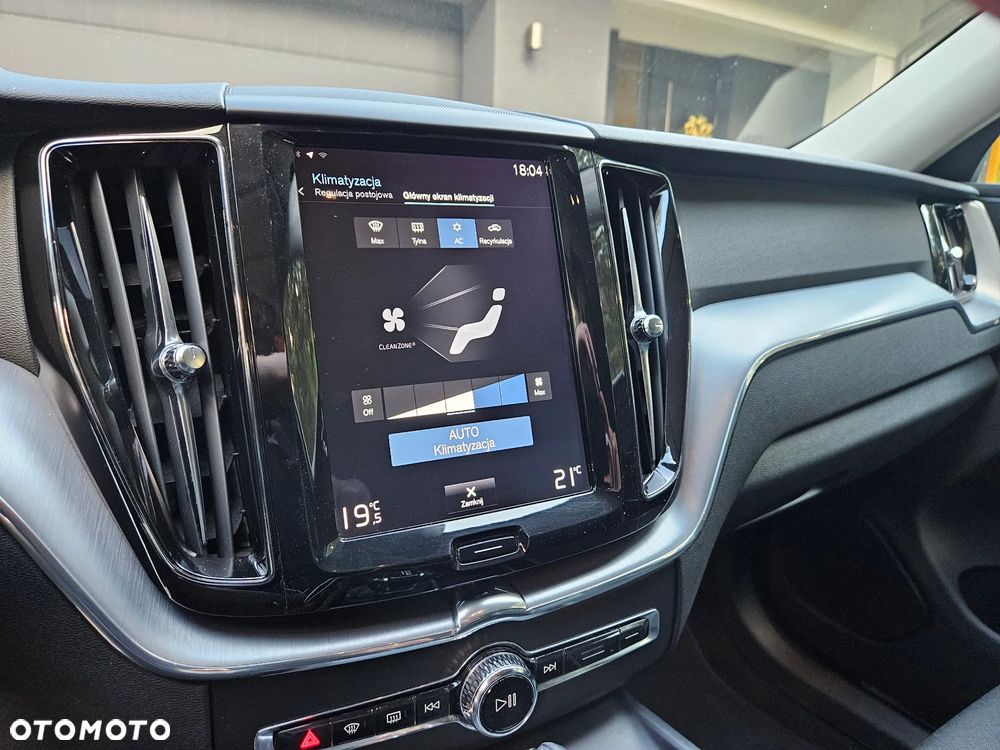 Volvo XC 60 D4 Momentum Pro - 33