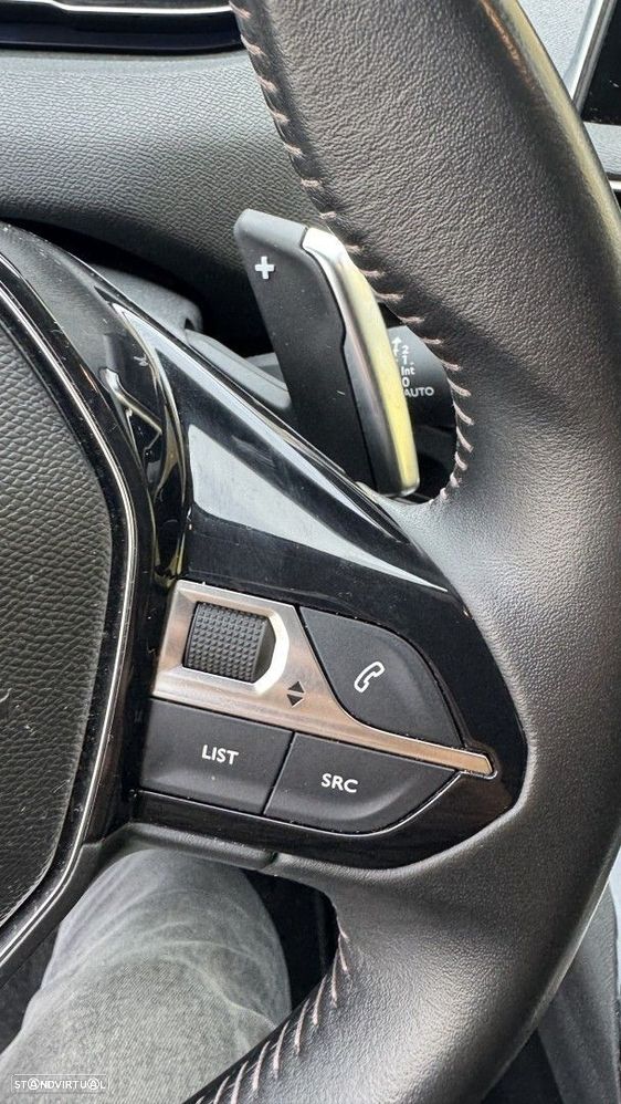 Peugeot 5008 1.2 PureTech Allure EAT8 - 17