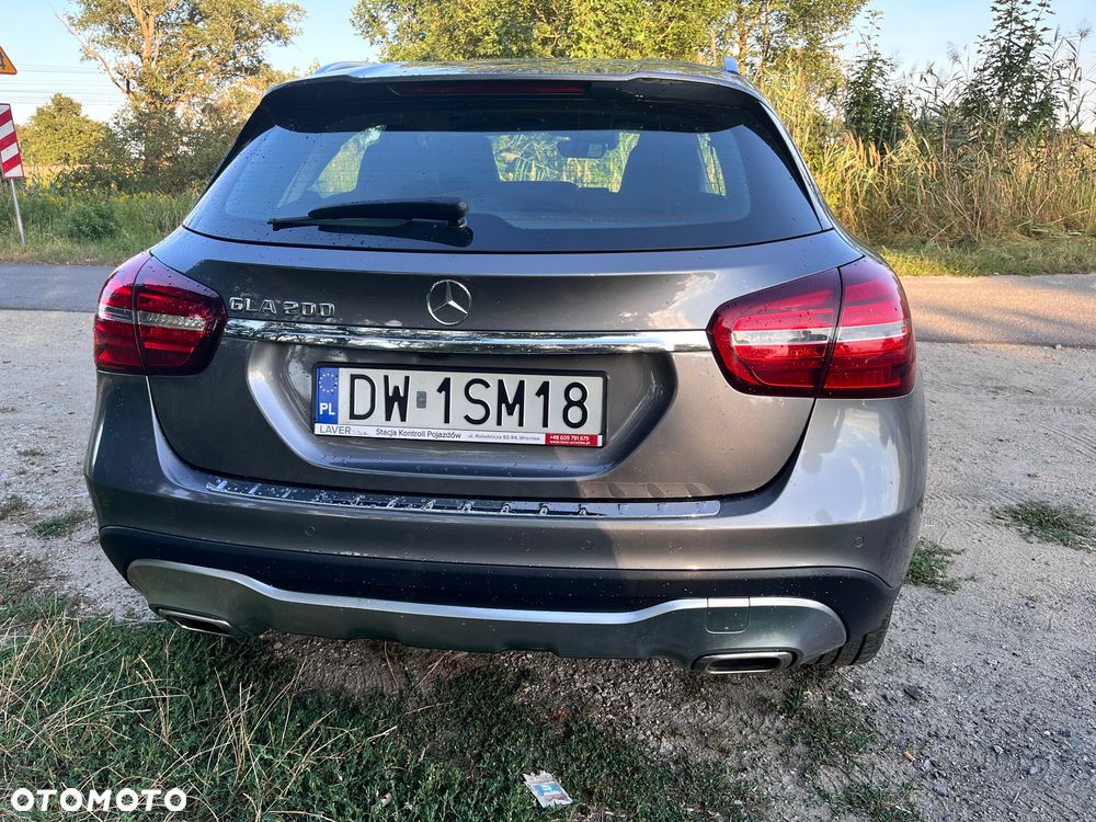 Mercedes-Benz GLA - 16