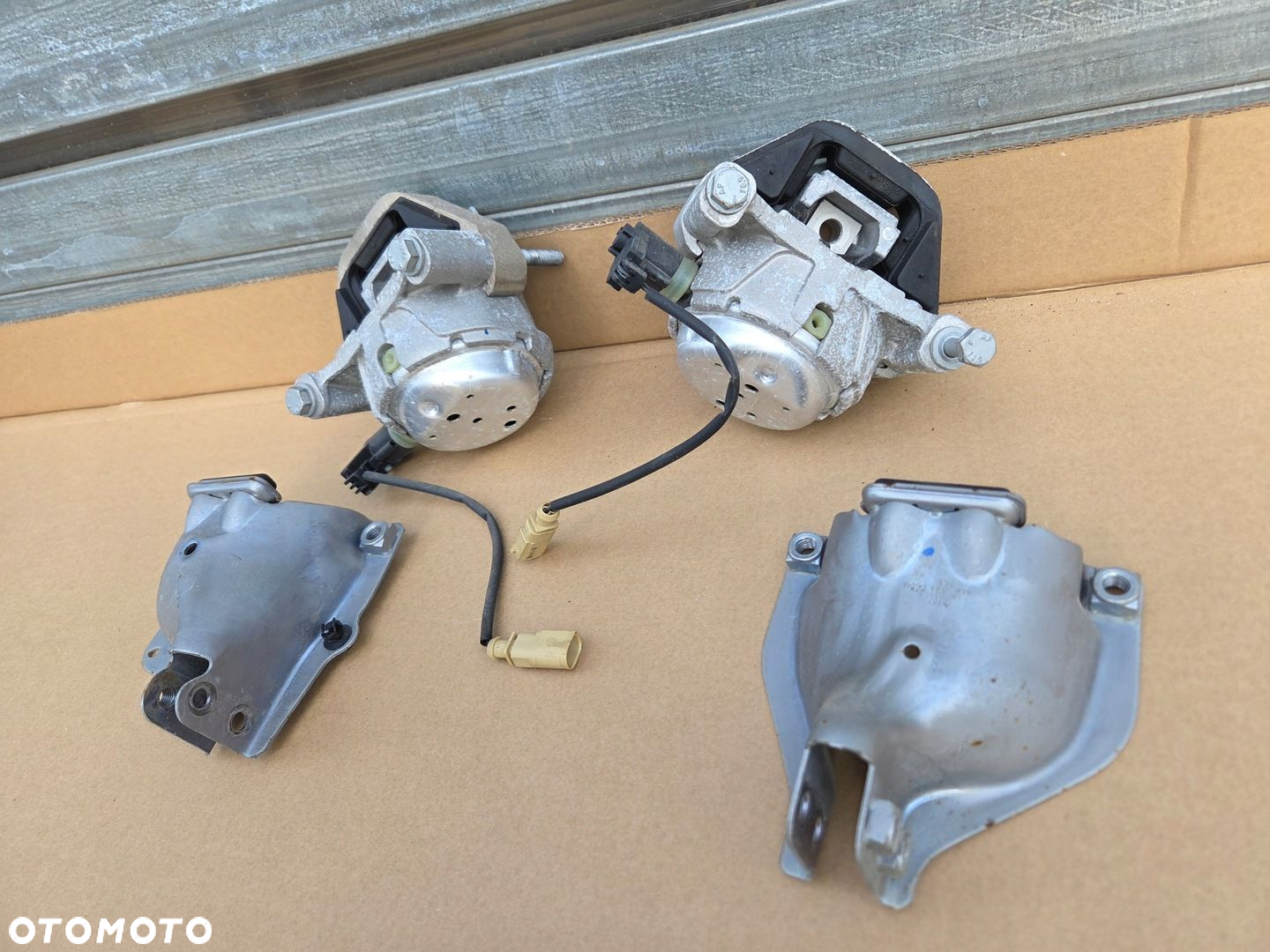 AUDI OE A6 A7 C7 LIFT 3.0 TDI PODUSZKA SILNIKA 4G0199381LG 4G0199381LH - 3