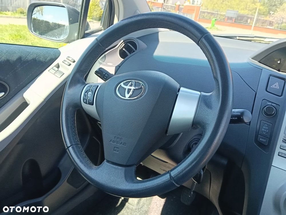 Toyota Yaris 1.3 Luna Premium - 16