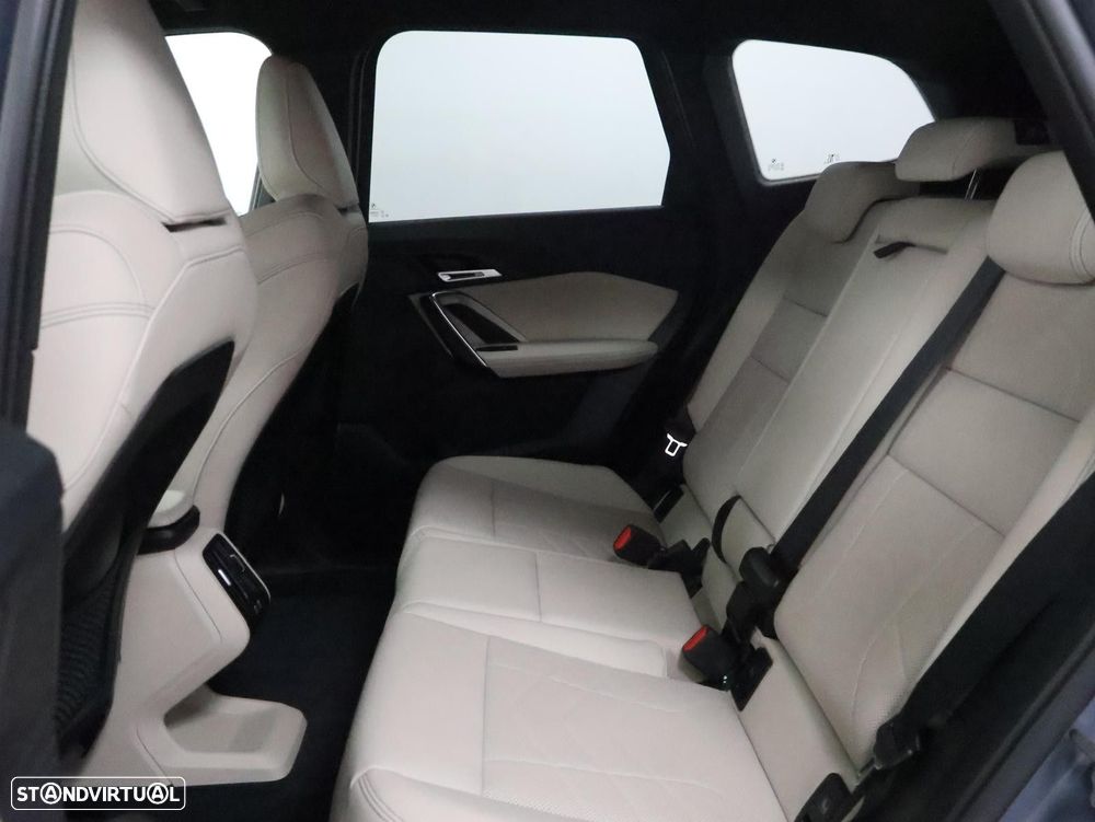BMW iX1 eDrive20 Pack Desportivo M - 5