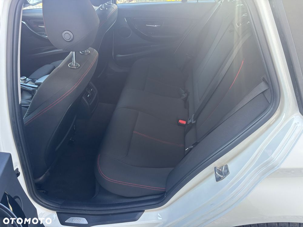 BMW Seria 3 318d DPF Edition Sport - 19