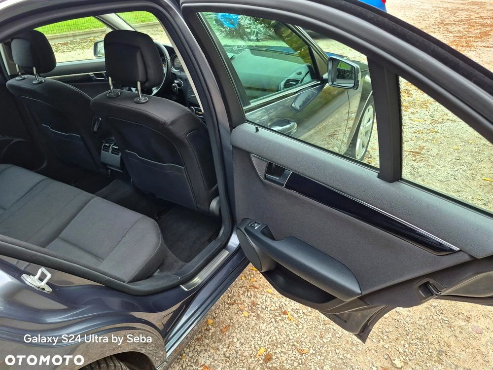 Mercedes-Benz Klasa C 180 Kompressor BlueEFFICIENCY - 21
