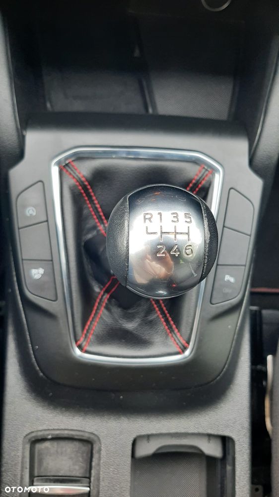 Ford Kuga 1.5 EcoBoost ST-LINE - 29