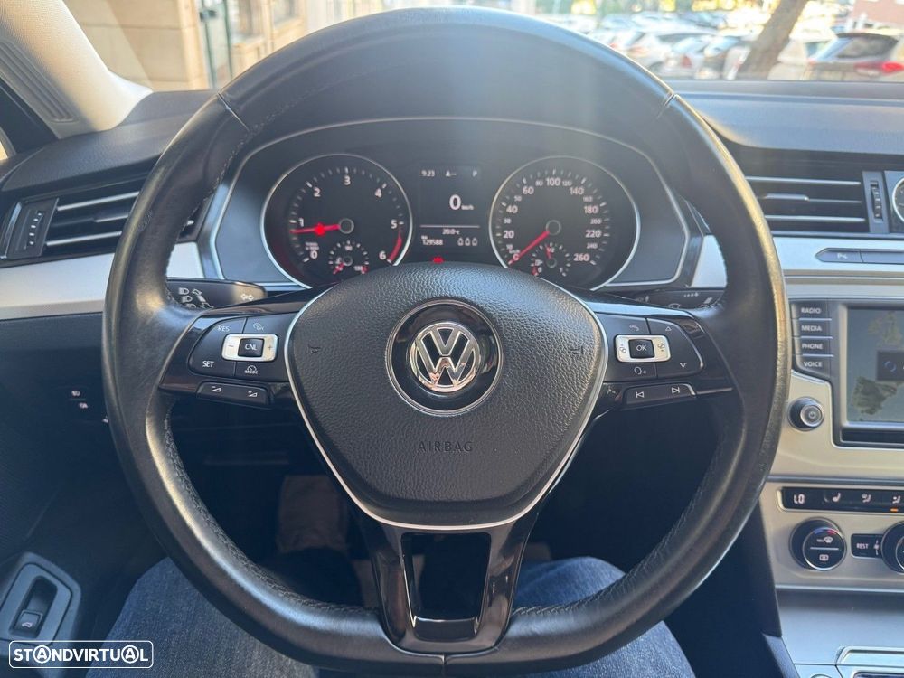 VW Passat 1.6 TDI Highline DSG - 9