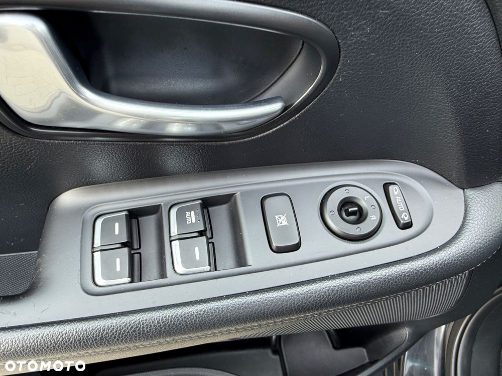 Kia Carens 1.7 CRDi XL 7os - 12