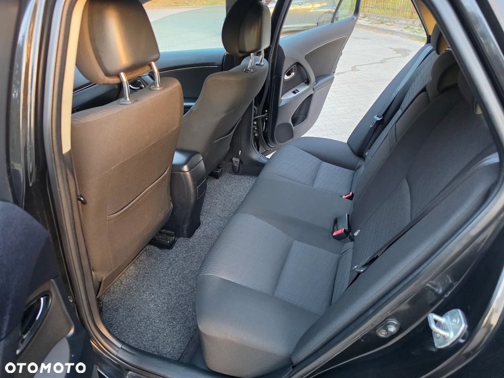 Toyota Avensis 1.8 Multidrive S Sol - 20
