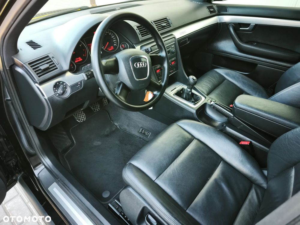 Audi A4 Avant 2.0 T FSI quattro - 12
