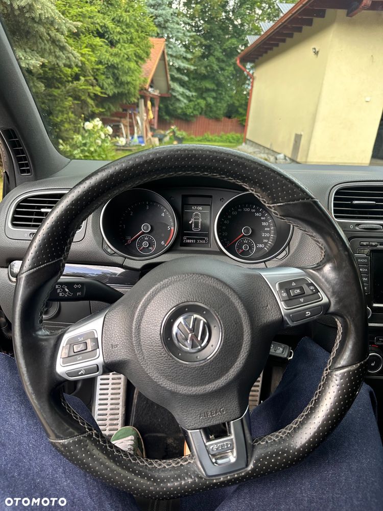 Volkswagen Golf - 6
