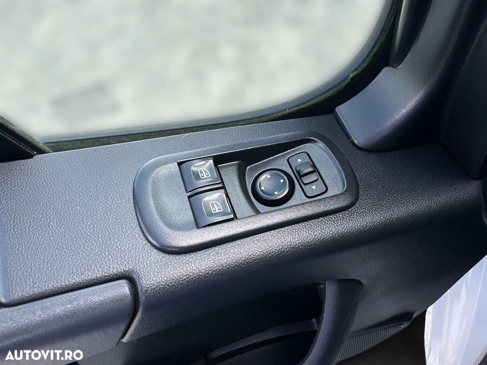 Renault Master FG F3300 L2H2 - 12