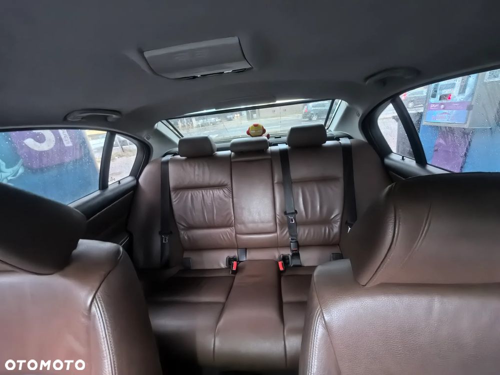 BMW Seria 3 318d - 10