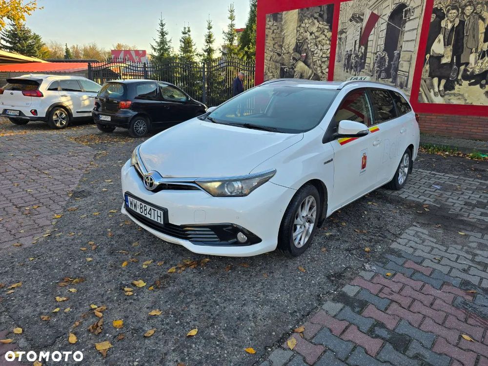Toyota Auris Hybrid 135 Premium - 2
