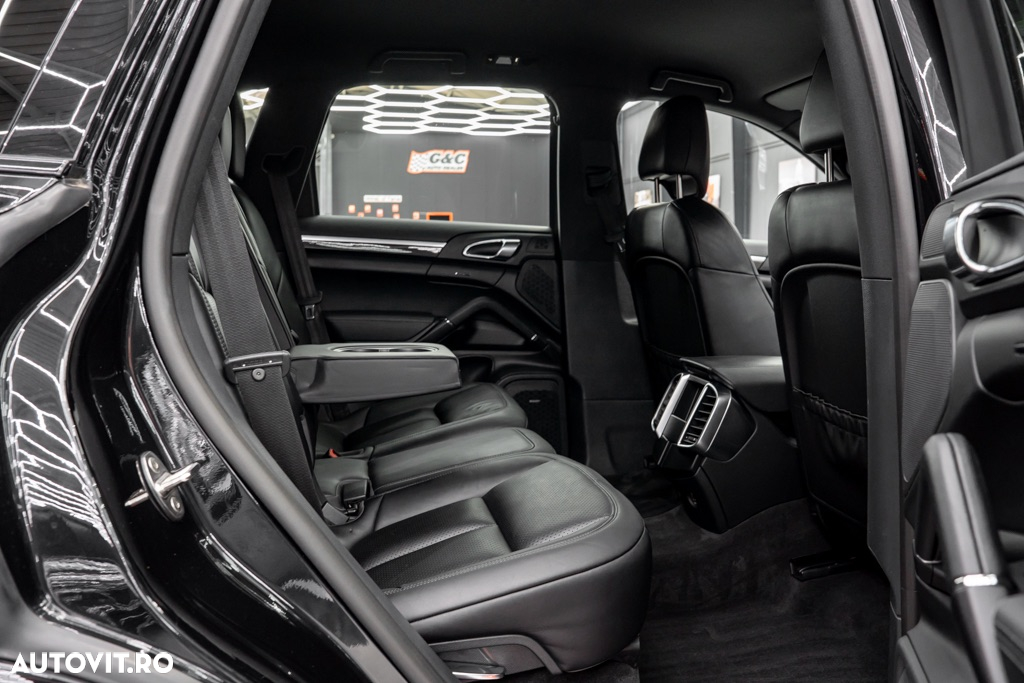 Porsche Cayenne S Diesel Platinum Edition - 16
