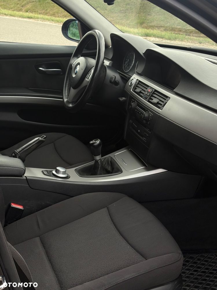 BMW Seria 3 320i - 10